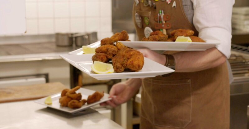 Backhendl. – Bild: ORF/​Pop Up TV