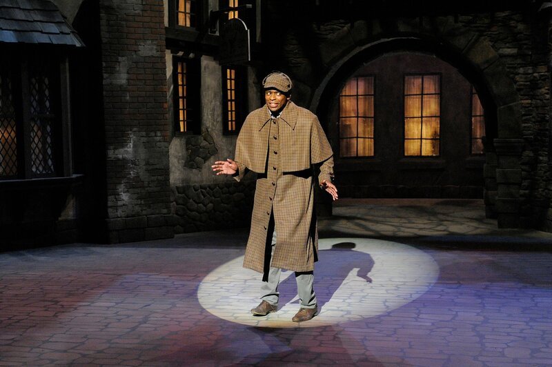 PSYCH -- „Psych The Musical“ -- Pictured: Dule Hill as Gus Guster – Bild: USA Network Media, LLC /​ UNIVERSAL CHANNEL