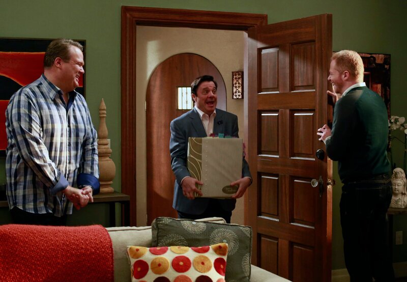 L-R: Cameron Tucker (Eric Stonestreet), Pepper Saltzman (Nathan Lane), Mitchell Pritchett (Jesse Tyler Ferguson) – Bild: ViacomCBS