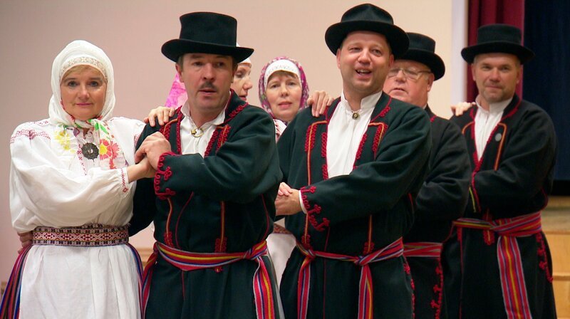 Die Esten sind sehr traditionell. Weitere Fotos erhalten Sie auf Anfrage. – Bild: NDR