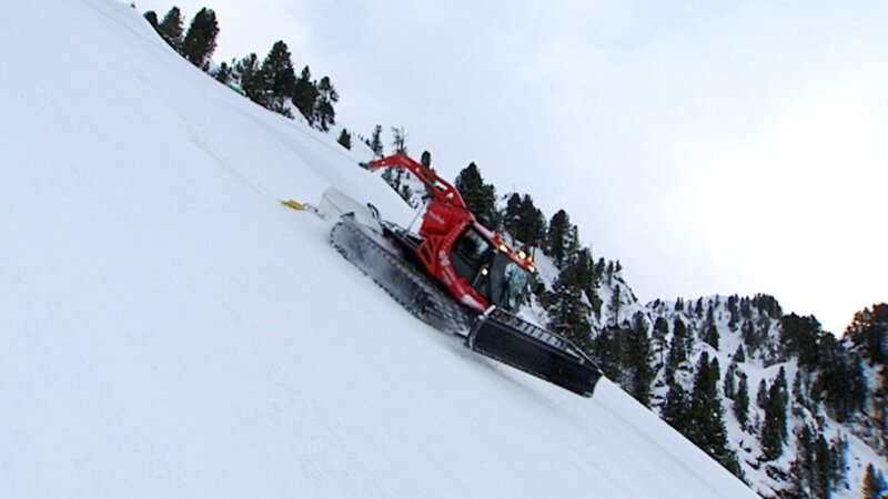Präparierung Harakiri Piste. – Bild: ORF/pre tv Präparierung Harakiri Piste. – Bild: ORF/pre tv