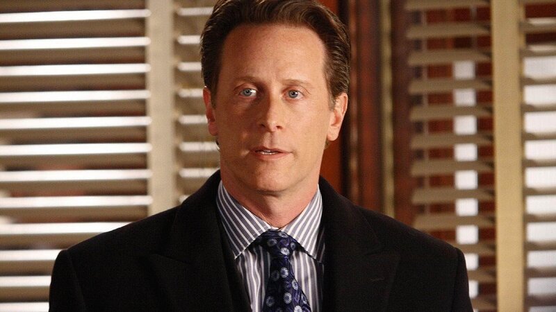 Matthew Braden (Steven Weber) ist der Anwalt eines jungen Mannes, der wegen zweifachen Mordes angeklagt ist. – Bild: RTL /​ Universal