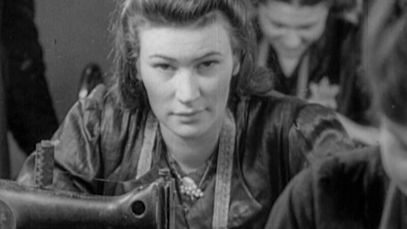 Näherin aus einem Ghetto. – Bild: ORF/​National Archives USA