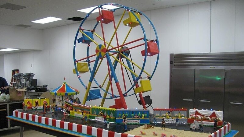 Finished Ferris Wheel Cake at Lackawanna. – Bild: Carlin Cwik /​ TLC /​ Discovery Communications Inc.