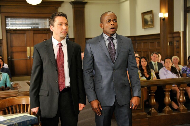 PSYCH -- „Cloudy With A Chance of Improvement“ Episode 803 -- Pictured: (l-r) Michael Weston as Adam Hornstock, Dule Hill as Gus Guster. – Bild: USA Network Media, LLC /​ UNIVERSAL CHANNEL