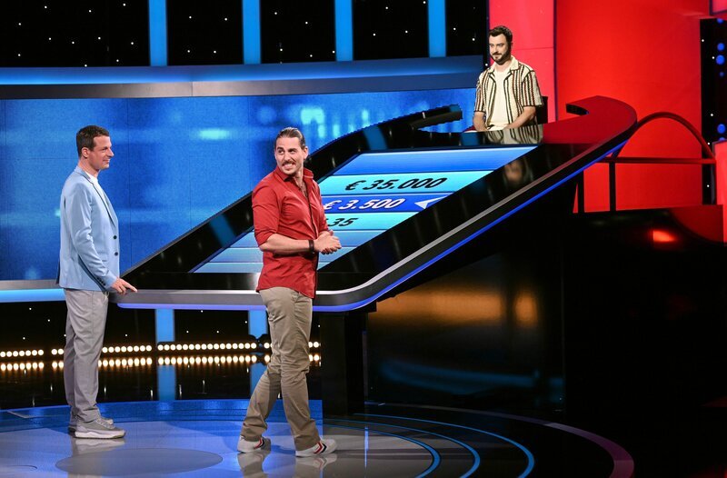 ARD GEFRAGT – GEJAGT FOLGE 770, „Radiospecial“. Jetzt wird aufgedreht! In zehn Ausgaben des Vorabendquiz’ „Gefragt – Gejagt“ im Ersten treten beliebte Moderatorinnen und Moderatoren von ARD-Radiowellen gegen die „Quiz-Elite“ an. – Bild: ARD/​Uwe Ernst