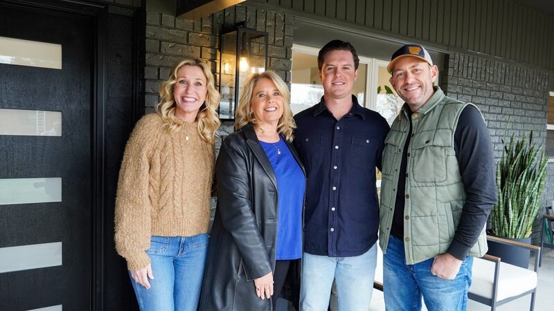 The homeowners during the reveal as seen on Fixer to Fabulous, Season 6. – Bild: Warner Bros. Discovery, Inc. or its subsidiaries and affiliates