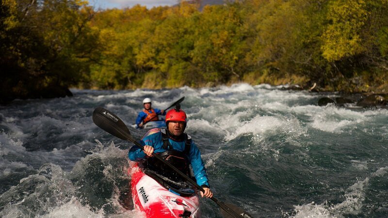 Expedition am Limit Wildwasser-Expedition ins Bärenland Steve und ein Team von Weltklasse-Kajakfahrern machen sich auf den Weg zur Halbinsel Kamtschatka im äussersten Osten Russlands. – Bild: SRF/​Fremantle