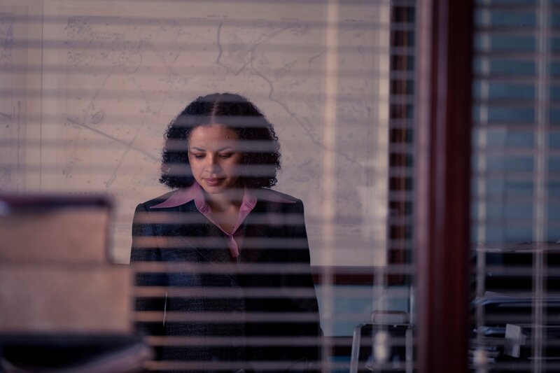 Carlyss Peer als DS Kate Miskin. – Bild: Christopher Barr /​ ALL3Media