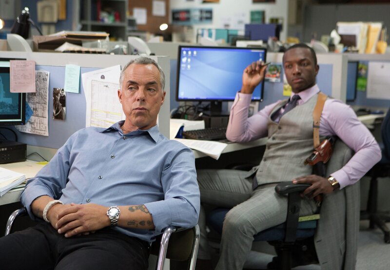 Harry Bosch (Titus Welliver, l.); Jerry Edgar (Jamie Hector, r.) – Bild: Aaron Epstein Red Arrow Amazon Studios. All rights reserved.