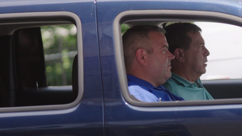 Eine Frau geht zur Polizei, wenn sie von einem professionellen Schlagzeuger kontaktiert wird, um seinen Partner zu töten, aber es ist unklar, ob das Ziel die Frau des Mannes oder seine Geliebte ist. – Bild: Kabel Eins Doku