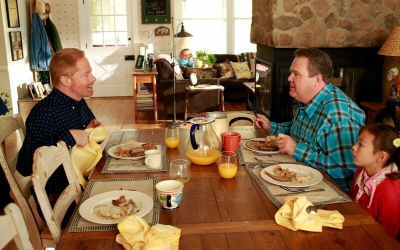 v.li.: Mitchell Pritchett (Jesse Tyler Ferguson), Cameron Tucker (Eric Stonestreet), Lily Tucker-Pritchett (Aubrey Anderson-Emmons) – Bild: ViacomCBS