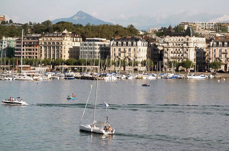 Im 19. Jahrhundert inspirierte der Genfer See einen Schweizer Wissenschaftler, dessen Innovation heute noch allen Seeleuten zugutekommt. – Bild: ARTE F /​ Elephant Doc