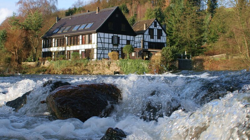 Der Wipperkotten, nahe Leichlingen, ein vielbesuchtes Ausflugsziel. – Bild: WDR/​Sigurd Tesche