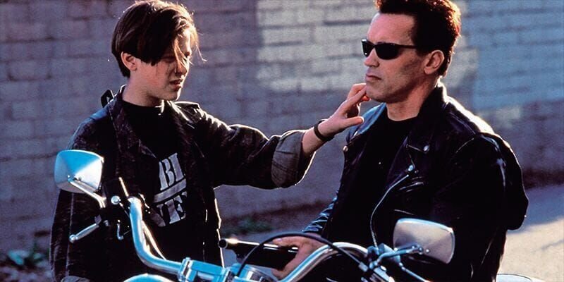 v.li.: John Connor (Edward Furlong), The Terminator (Arnold Schwarzenegger) – Bild: STUDIOCANAL