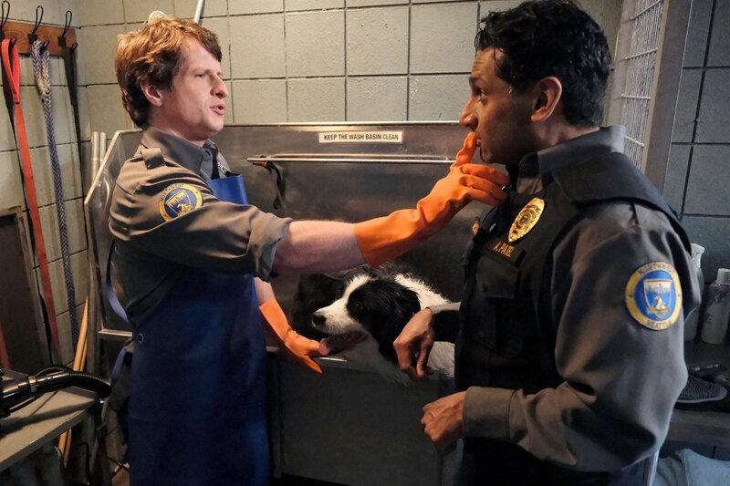 L-R: Fred ‚Shred‘ Taylor (Michael Rowland) and Amit Patel (Ravi Patel) – Bild: Bettina Strauss /​ FOX Entertainment /​ Fox Entertainment Photo Credit: Bettina Strauss