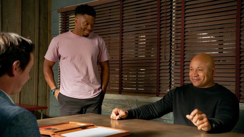 Devin Roundtree (Caleb Castille, l.); Sam Hanna (LL Cool J, r.) – Bild: ATV2