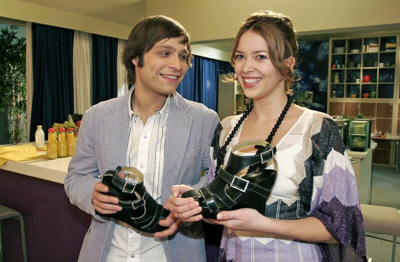 In Hannah (Laura Osswald, r.) keimt Hoffnung auf, als Bruno (Tim Sander, l.) die Oberflächlichkeit der Modewelt entdeckt … – Bild: SAT.1 /​ Noreen Flynn