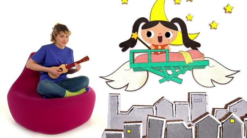 Auch in Evas neuem Song geht es um die Nacht: Sophie macht eine Traumreise mit ihrem fliegenden Hochbett. – Bild: WDR/​Die Sendung mit dem Elefanten