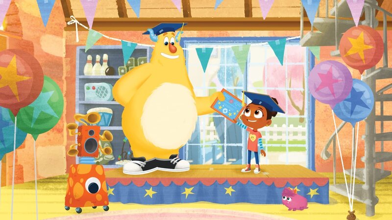 Roy überreicht Esme die Monstersitter-Großartigkeits-Bescheinigung. – Bild: KiKA/​Nelvana
