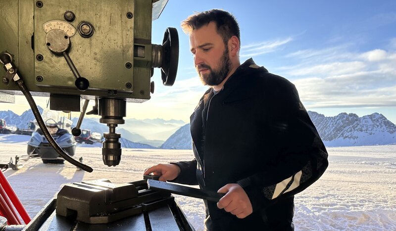 Alois Luisi Kirmaier in der Werkstatt. – Bild: Peter Künzel /​ BR