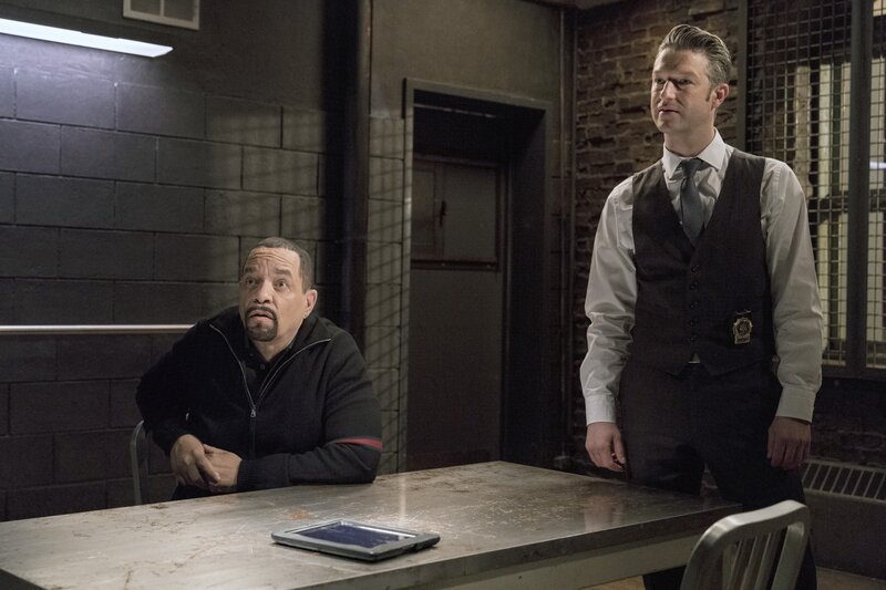 Pictured: (l-r) Ice T as Odafin „Fin“ Tutuola, Peter Scanavino as Dominick „Sonny“ Carisi – Bild: David Giesbrecht/​NBC /​ NBCUniversal Media, LLC