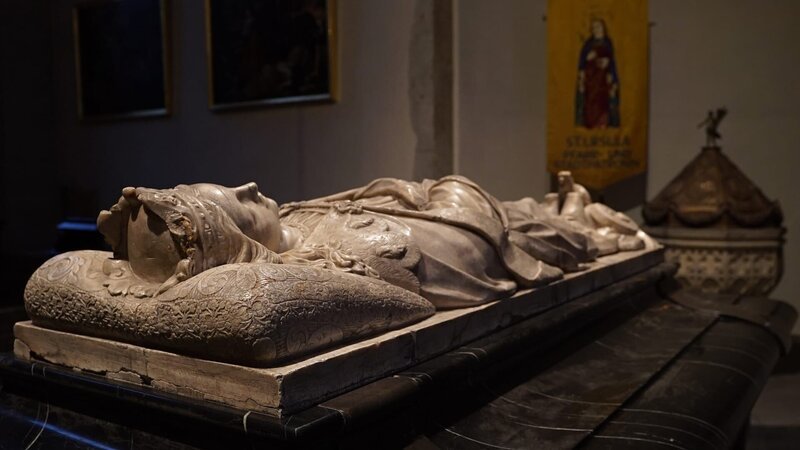 The coffin of Saint Ursula in Cologne, Germany, as seen on Travel Channel’s Legendary Locations. – Bild: The Travel Channel, LLC. All Rights Reserved. Lizenzbild frei