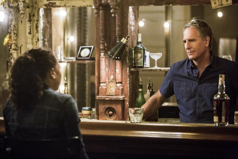 Ein neuer Fall beschäftigt Pride (Scott Bakula, r.) und Sonja (Shalita Grant, l.). – Bild: CBS Broadcasting, Inc. /​ Skip Bolen