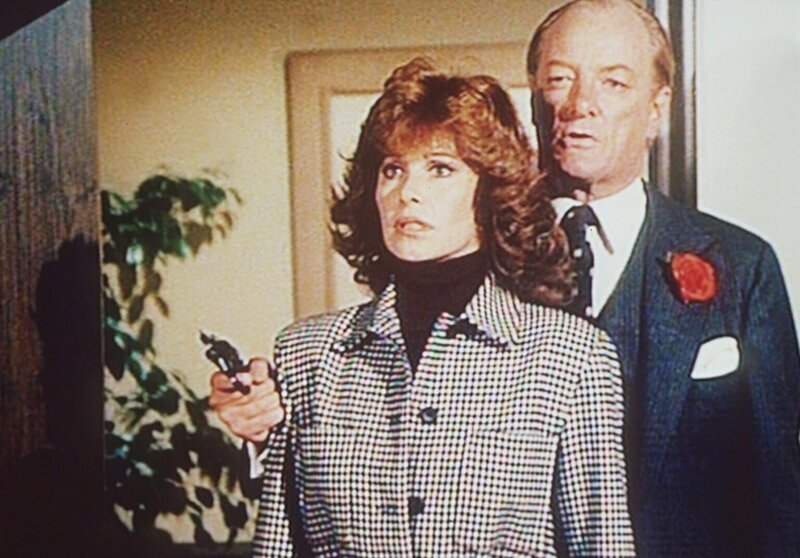 Jennifer (Stefanie Powers, l.) wird von dem Gangster Baron Charles Destafnik (Jeremy Kemp, r.) als Geisel genommen, doch das Geld ist ja gar nicht mehr in ihrem Besitz … – Bild: Columbia Pictures
