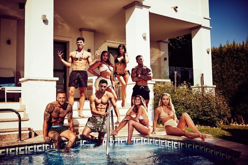 L-R: Calum Best, Joey Essex, Ashley McKenzie, Lateysha Grace, Marissa Jade, Lorena Medina, Michael Griffiths, Georgia Harrison – Bild: MTV