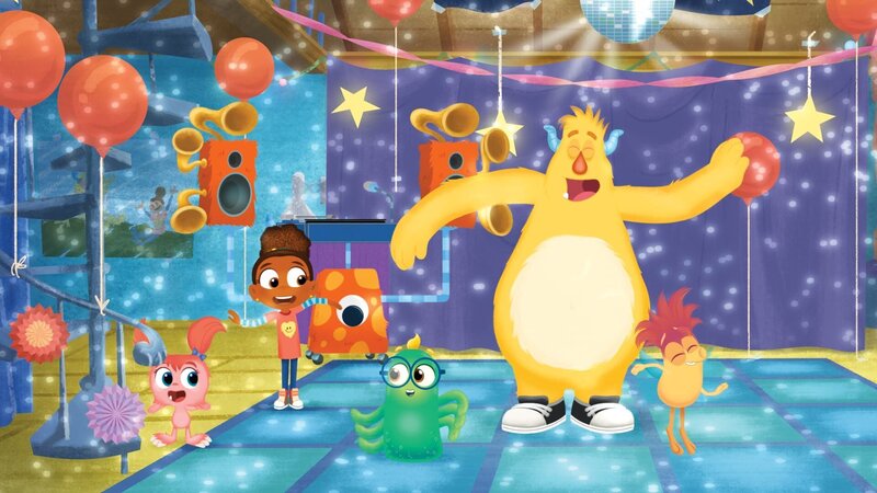 Simon dankt Esme, dass sie ihm das Tanzen beigebracht hat. – Bild: KiKA/​Nelvana