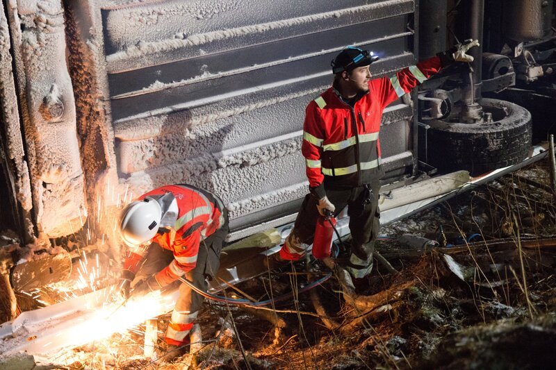 ORKANGER, NORWAY – Eirik with torch and Kristoffer.  (photo credit:  National Geographic Channels) – Bild: National Geographic