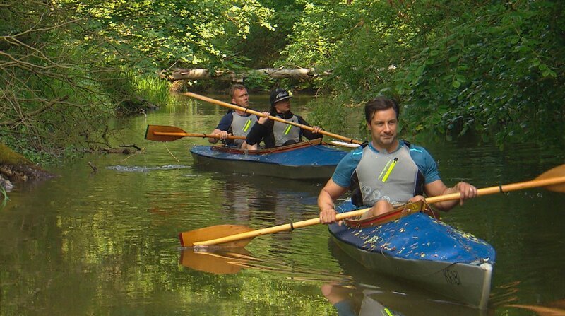 Moderator Marco Schreyl, Steffi Hein und Nicky Herrmann sind durch das Wilde Mecklenburg gepaddelt. – Bild: WDR
