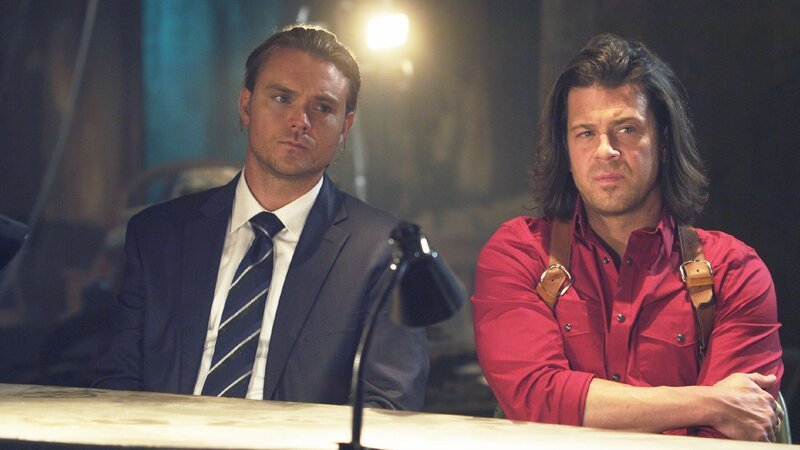 Mr. Quinn (Clayne Crawford, l.) und Eliot (Christian Kane) – Bild: RTL Crime