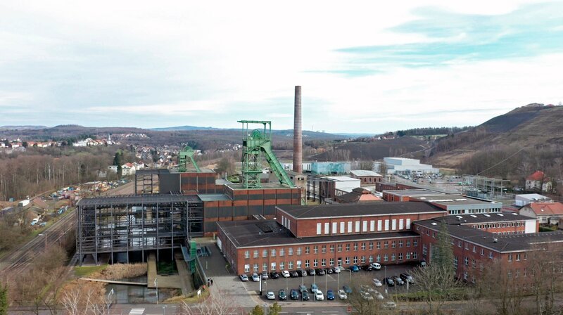 Nirgendwo sonst kann man das Erdzeitalter des Karbon, in dem noch Dinosaurier lebten und die Kohle entstand, so lebendig erleben wie im „Gondwana“, einem Erlebnis-Museum in Reden. – Bild: SWR