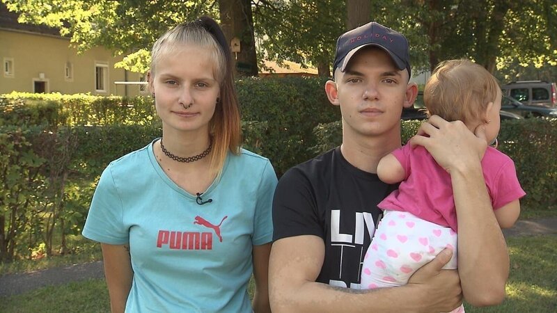 Julia und Valentin mit Amina – Bild: ATV Julia und Valentin mit Amina – Bild: ATV