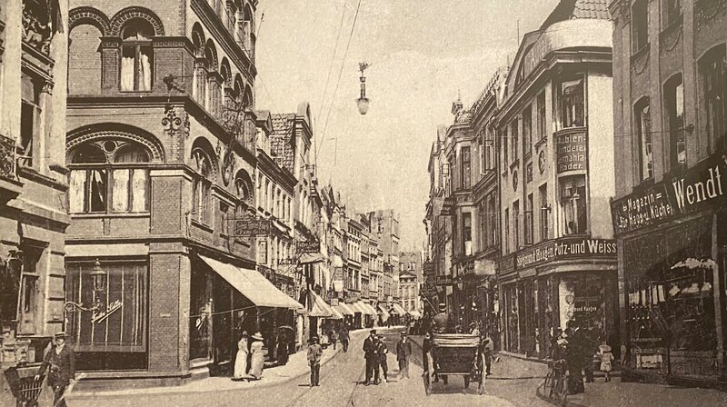 Blick in die Blutstraße, heute ein Teil der Kröpeliner Straße. – Bild: NDR/​Kulturhistorisches Museum Rostock
