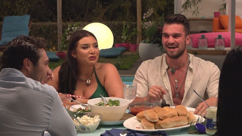 L-R: Danilo, Melody, Silvio – Bild: ViacomCBS