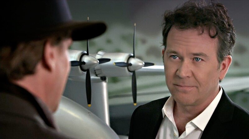 Nathan Ford (Timothy Hutton) möchte dem Chef einer Fluggesellschaft das Handwerk legen, da dieser für den Tod eines Piloten verantwortlich ist. – Bild: VOXup
