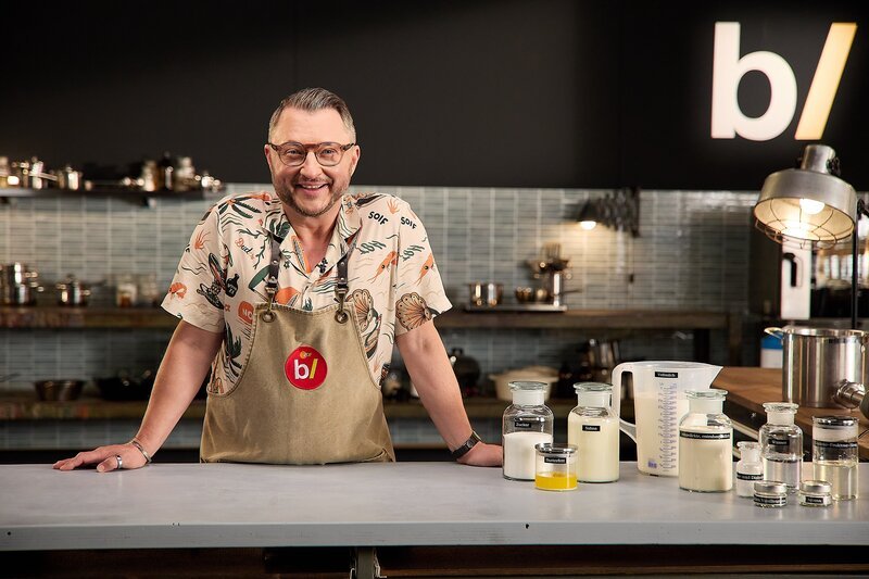 Produktentwickler Sebastian Lege deckt die Tricks der Lebensmittelindustrie auf. – Bild: ZDF und Kai Schulz