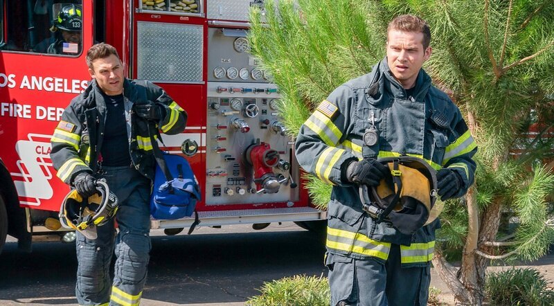 Eddie Diaz (Ryan Guzman, l.); Evan „Buck“ Buckley (Oliver Stark, r.) – Bild: ORF/​PRO7/​20th Television/​Jack Zeman