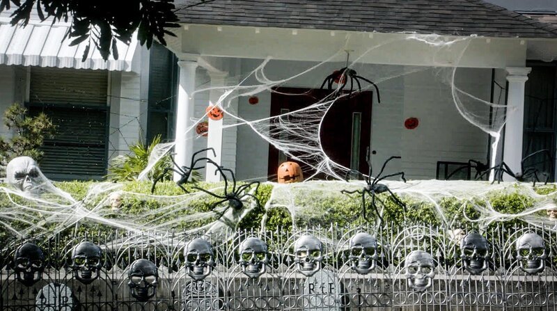 Das Team beschäftigt sich an Halloween mit einem Serienmörder, der Morde aus Kultfilmen nachahmt … – Bild: CBS Broadcasting Inc.