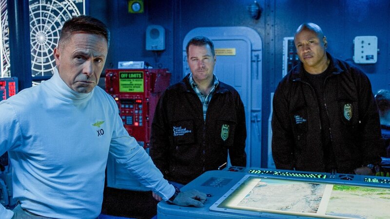 (v.li.): William deVry (Captain Lombardo/​XO), Chris O’Donnell (Special Agent G. Callen), LL Cool J (Special Agent Sam Hanna). – Bild: ORF/​Sevenone International/​CBS