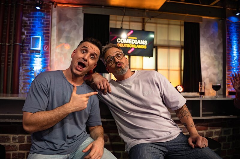 Özcan Cosar (l.); Der Physiopath (r.) – Bild: Joyn /​ Steffen Z. Wolff