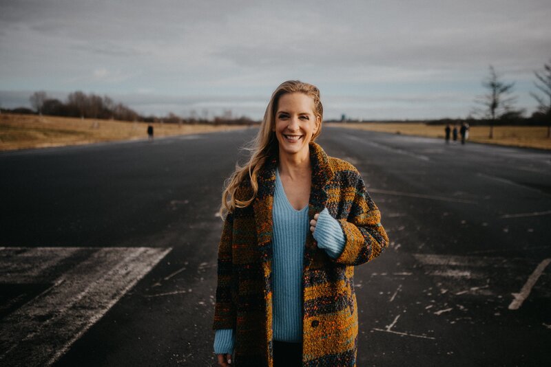 Presenterin Caro Matzko. – Bild: BR/​Superfilm Filmproduktions GmbH/​Nadine Keilhofer
