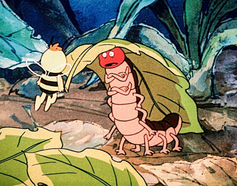 Der Tausenfüßler soll Maja und Willie helfen, die Fliege zu foppen. – Bild: ORF/​ZDF/​Apollo-Film