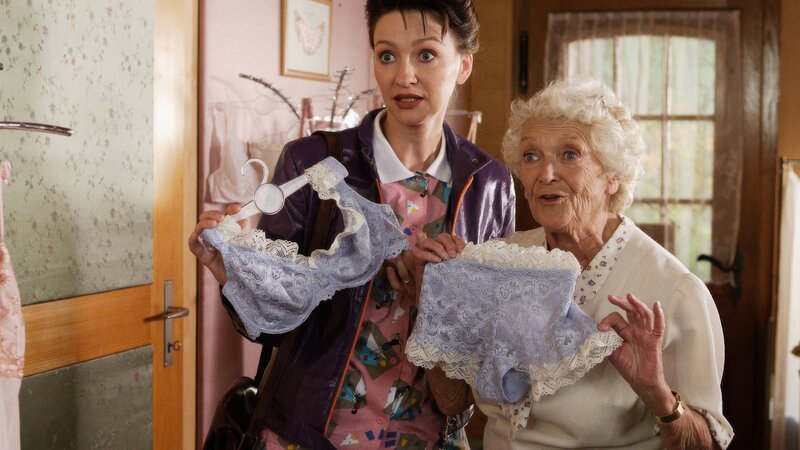 Monika Niggeler als Shirley, Stephanie Glaser als Martha Jost  – Bild: CH Media