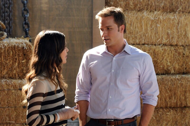 Dass George (Scott Porter, r.) sich mit Zoe (Rachel Bilson, l.) gut versteht, trifft bei einigen Alteingesessenen auf Unverständnis … – Bild: Warner Bros. Lizenzbild frei