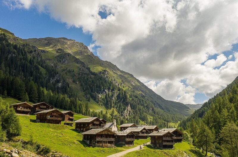 Almdorf Oberstalleralm Innervillgraten, Osttirol. – Bild: RANFILM TV & Film Production GmbH