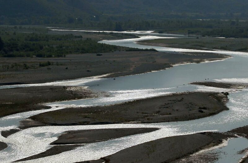 Der Fluss Vjosa fließt im Süden Albaniens. Sein Verlauf wurde niemals von der Hand des Menschen verändert – ein einzigartiger Fall in Europa. – Bild: Elephant Doc